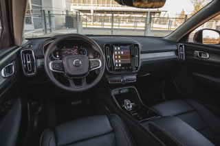 VOLVO XC40 B3 automatico Plus Dark