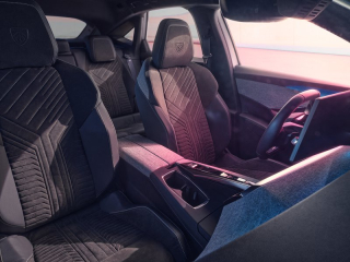 PEUGEOT 3008  motore elettrico (96.9kWh) Long Range 230 CV GT